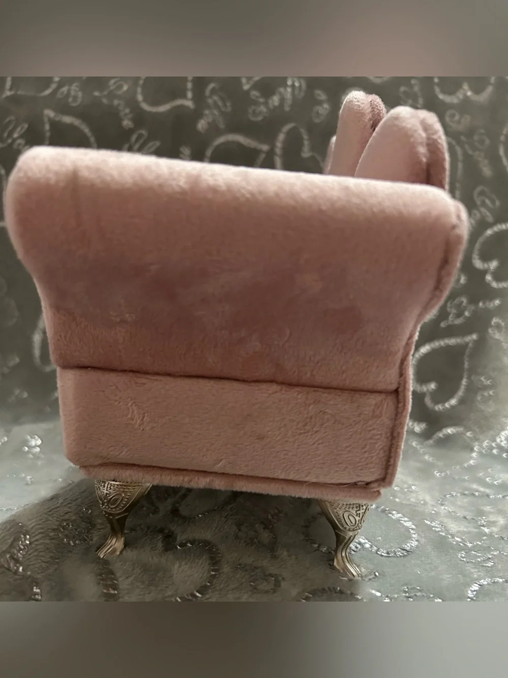 NWT Hilabee, Plush Heart-Back Pink Loveseat Sofa Jewelry Box with Mirror